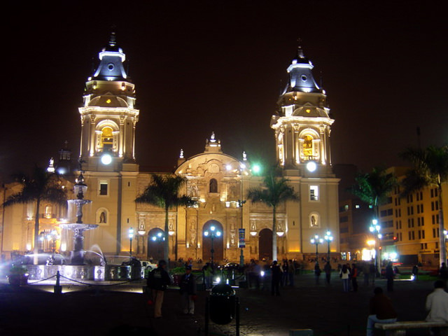 Catedral de Lima, Plaza de armas